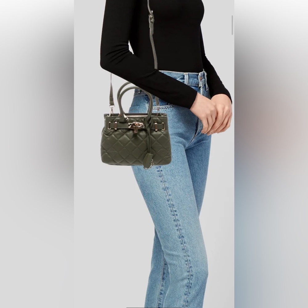 Badgley Mischka Elegant Green Quilted Handbag! Stunning Details!